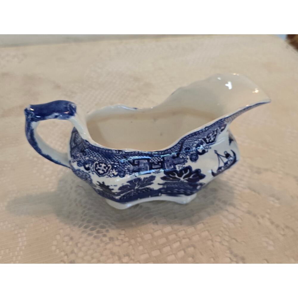 Gravy Boat Willow Blue (Scalloped) 7 ⅝ x 3 ¾